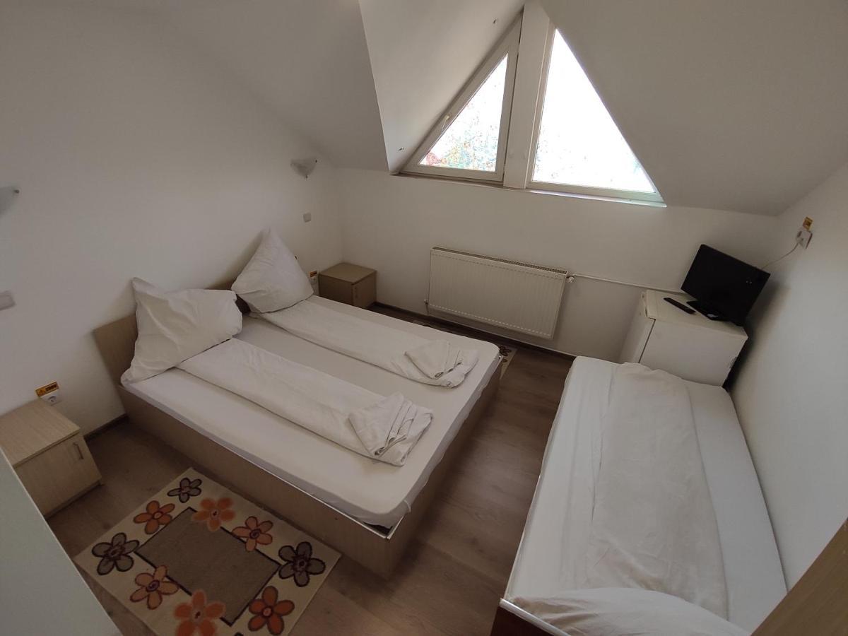 Pensiunea Alb Baile 1 Mai Zimmer foto