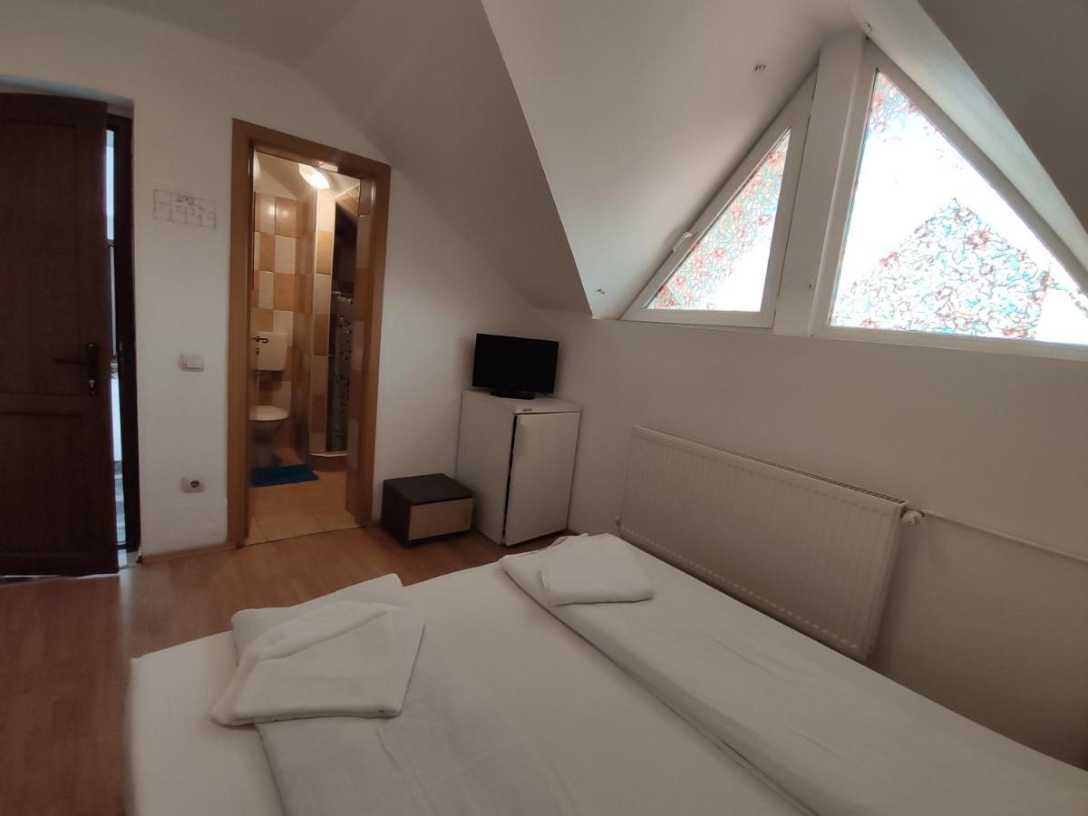 Pensiunea Alb Baile 1 Mai Zimmer foto
