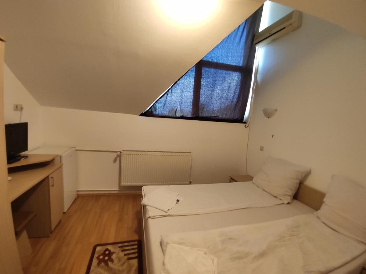 Pensiunea Alb Baile 1 Mai Zimmer foto